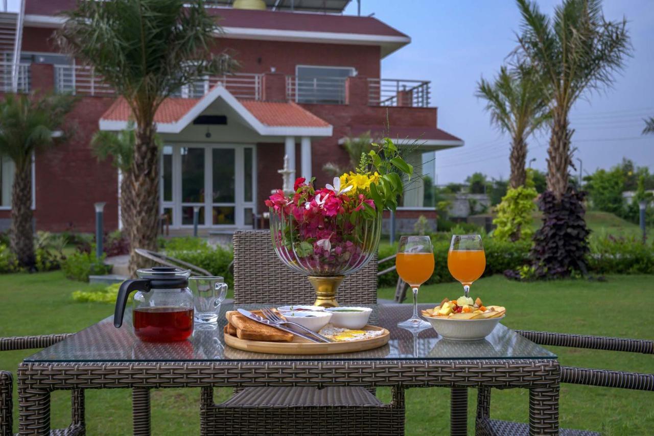 Stayvista At Hillside Paradise Dhauj Exterior photo