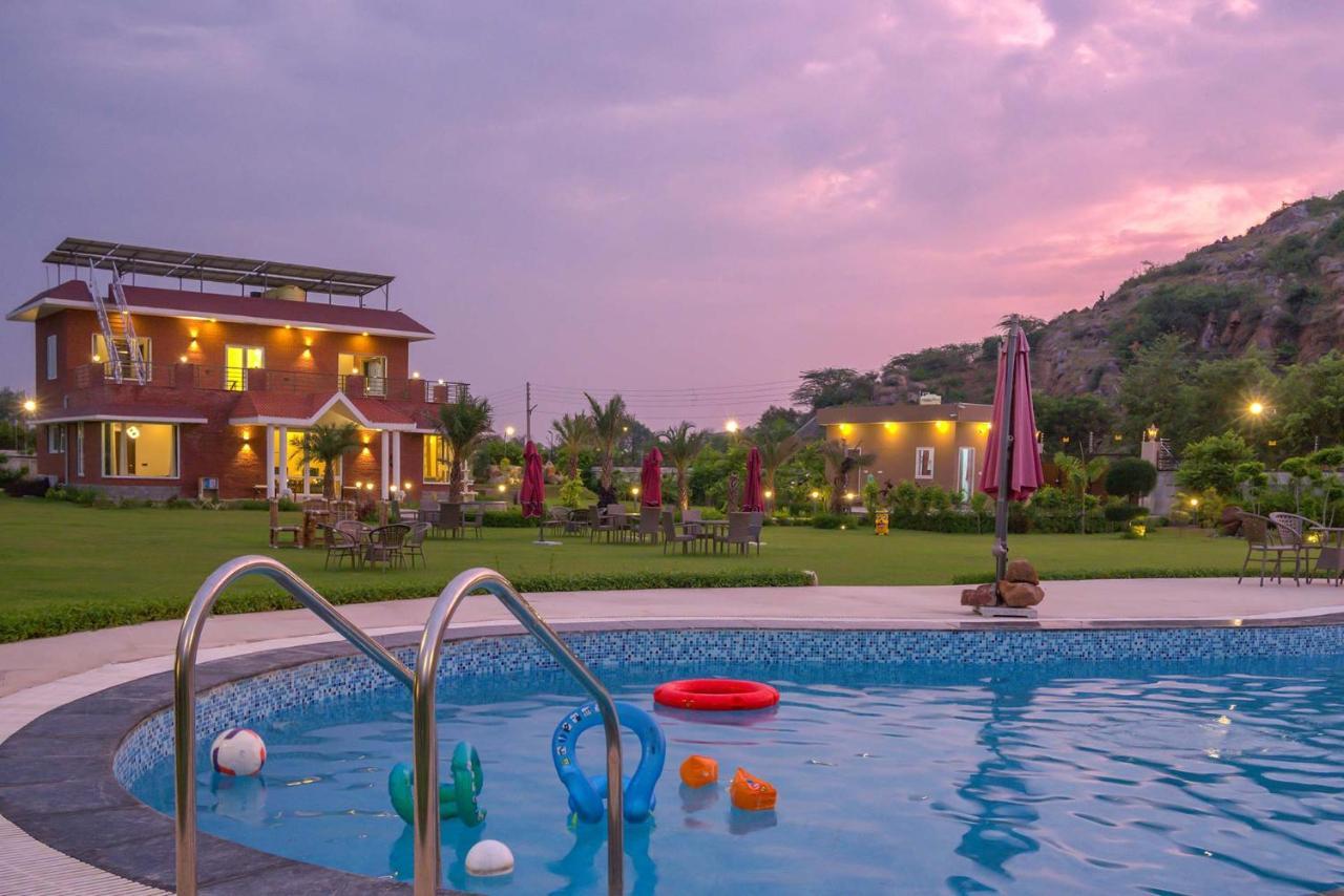 Stayvista At Hillside Paradise Dhauj Exterior photo